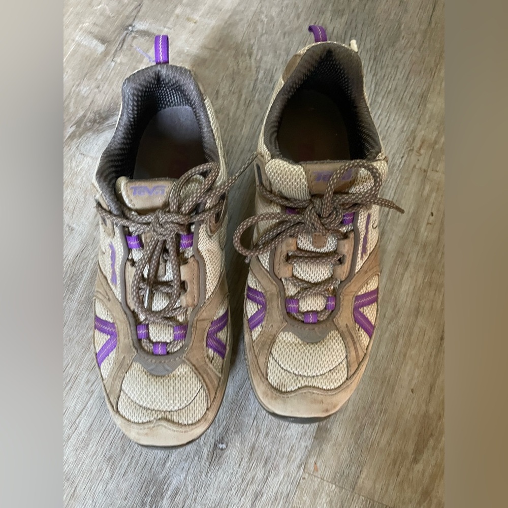 Teva Sky Lake Tan and Purple Hiking Shoes boots. Low ankle sz 7M